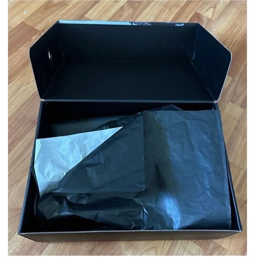 Air‎ Jordan Retro empty shoe